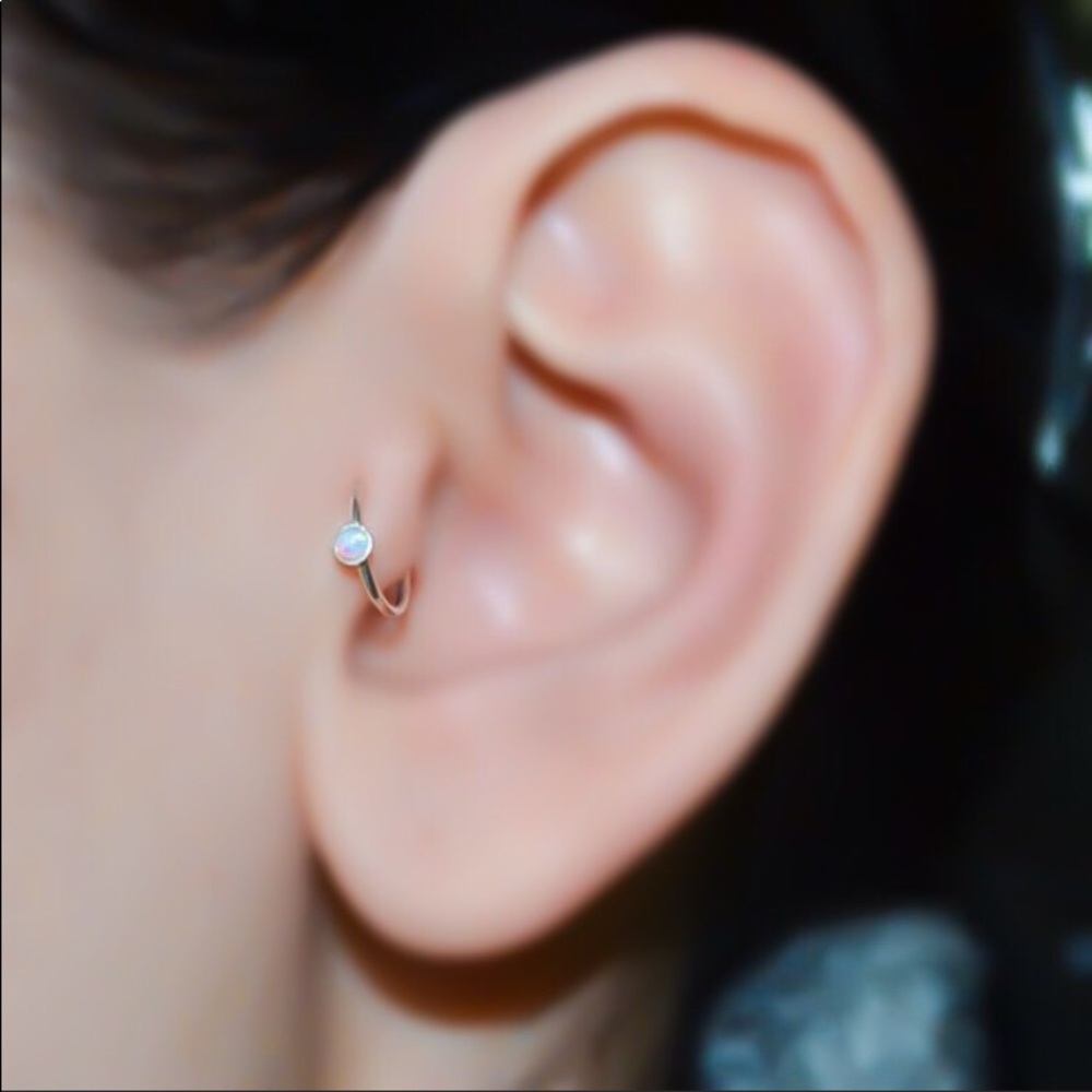 🌟💥 Brand New ⭐️ Tragus Hoop Earring